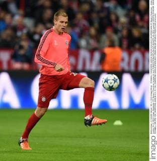 FUSSBALL CHAMPIONS LEAGUE SAISON 2014 2015 GRUPPENPHASE FC Bayern Muenchen - Arsenal London 04.11.2015 Holger Badstuber (FC Bayern Muenchen) erwaermt sich 