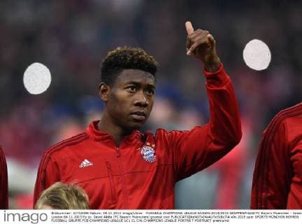 FUSSBALL CHAMPIONS LEAGUE SAISON 2014 2015 GRUPPENPHASE FC Bayern Muenchen - Arsenal London 04.11.2015 Ey jo: David Alaba (FC Bayern Muenchen) gruesst cool 
