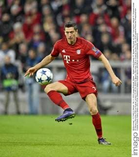 Robert Lewandowski FC Bayern München am Ball Champions League CL Gruppenphase FC Bayern München FCB vs Arsenal London FC 04.11.2015 FC Bayern München FCB vs Arsenal London FC