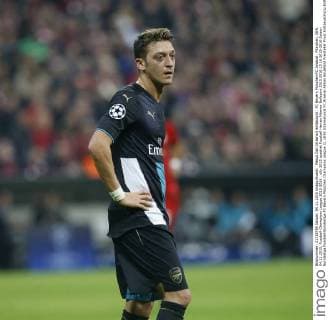 Mesut Özil (Arsenal) enttäuscht . FC Bayern München-FC Arsenal . München, GER, 04.11.2015, Fussball-Champions League 2015-2016 .