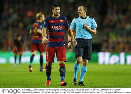 Luis Suarez (Barcelona), Istvan Vad (Referee), NOVEMBER 4, 2015 - Football Soccer : UEFA Champions League Group E match between FC Barcelona Barca 3-0 FC Bate Borisov at Camp Nou stadium in Barcelona, Spain. Noxthirdxpartyxsales  (oqma017642)