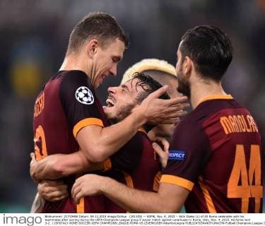 (151105) -- ROME, Nov. 4, 2015 -- Edin Dzeko (L) of AS Roma celebrates with his teammates after scoring during the UEFA Champions League group E soccer match against Leverkusen in Rome, Italy, Nov. 4, 2015. AS Roma won 3-2. ) (SP)ITALY-ROME-SOCCER-UEFA CHAMPIONS LEAGUE-ROMA VS LEVERKUSEN AlbertoxLingria 