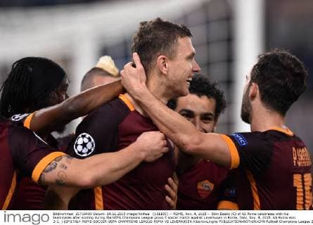 (151105) -- ROME, Nov. 4, 2015 -- Edin Dzeko (C) of AS Roma celebrates with his teammates after scoring during the UEFA Champions League group E soccer match against Leverkusen in Rome, Italy, Nov. 4, 2015. AS Roma won 3-2. ) (SP)ITALY-ROME-SOCCER-UEFA CHAMPIONS LEAGUE-ROMA VS LEVERKUSEN AlbertoxLingria 