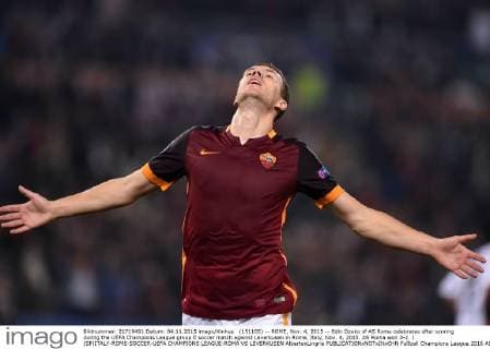 (151105) -- ROME, Nov. 4, 2015 -- Edin Dzeko of AS Roma celebrates after scoring during the UEFA Champions League group E soccer match against Leverkusen in Rome, Italy, Nov. 4, 2015. AS Roma won 3-2. ) (SP)ITALY-ROME-SOCCER-UEFA CHAMPIONS LEAGUE-ROMA VS LEVERKUSEN AlbertoxLingria 
