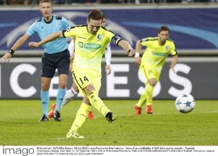 Kums Sven midfielder of KAA Gent scores penalty - Fussball, Champions League, KAA Gent vs. FC Valencia - 04 11 2015 Photonews Panoramic 