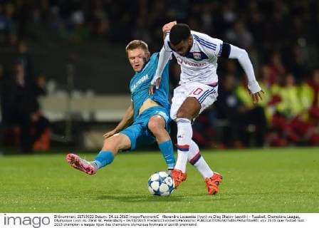 Alexandre Lacazette (lyon) vs Oleg Shatov (zenith) - Fussball, Champions League, Olympique Lyon vs. Zenit St. Petersburg - 04 11 2015 FredericChambert Panoramic 