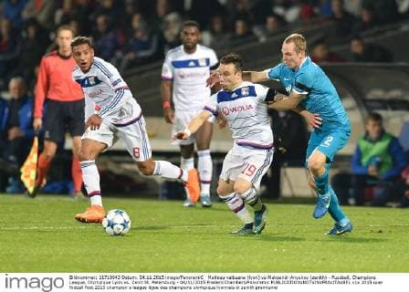 Mathieu valbuena (lyon) vs Aleksandr Anyukov (zenith) - Fussball, Champions League, Olympique Lyon vs. Zenit St. Petersburg - 04 11 2015 FredericChambert Panoramic 