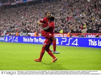 04.11.2015, Fussball Championsleague 2015 2016, Vorrunde, 4.Spieltag, FC Bayern München - FC Arsenal London, in der Allianz-Arena München. Torjubel Douglas Costa (FC Bayern München) und David Alaba (FC Bayern München). 