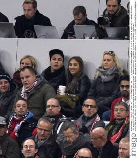 04.11.2015, Fussball Championsleague 2015 2016, Vorrunde, 4.Spieltag, FC Bayern München - FC Arsenal London, in der Allianz-Arena München. Mario Götze (FC Bayern München) mit seiner Freundin Ann-Kathrin Brömmel. 