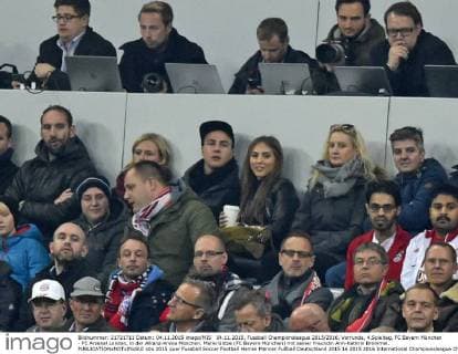 04.11.2015, Fussball Championsleague 2015 2016, Vorrunde, 4.Spieltag, FC Bayern München - FC Arsenal London, in der Allianz-Arena München. Mario Götze (FC Bayern München) mit seiner Freundin Ann-Kathrin Brömmel. 