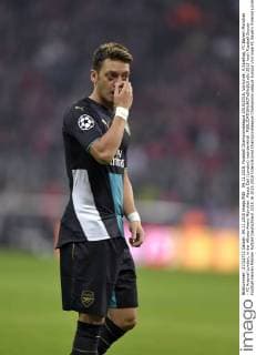 04.11.2015, Fussball Championsleague 2015 2016, Vorrunde, 4.Spieltag, FC Bayern München - FC Arsenal London, in der Allianz-Arena München. Mesut Özil (London) nachdenklich. 