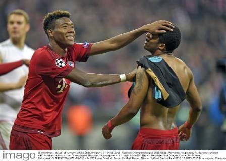 04.11.2015, Fussball Championsleague 2015 2016, Vorrunde, 4.Spieltag, FC Bayern München - FC Arsenal London, in der Allianz-Arena München. Schlussjubel v.li.: David Alaba (FC Bayern München) und Douglas Costa (FC Bayern München). 