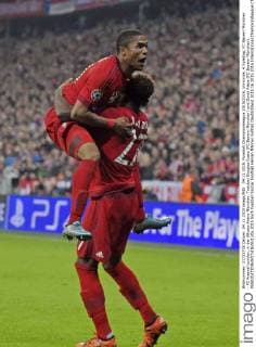 04.11.2015, Fussball Championsleague 2015 2016, Vorrunde, 4.Spieltag, FC Bayern München - FC Arsenal London, in der Allianz-Arena München. Torjubel Douglas Costa (FC Bayern München) und David Alaba (FC Bayern München). 