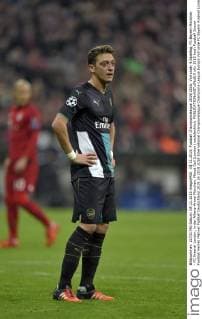 04.11.2015, Fussball Championsleague 2015 2016, Vorrunde, 4.Spieltag, FC Bayern München - FC Arsenal London, in der Allianz-Arena München. Mesut Özil (London) nachdenklich. 