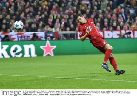 04.11.2015, Fussball, Saison 2015 2016, Champions League, 2015 16, Vorrunde, FC Bayern München - Arsenal London 5:1, Robert Lewandowski (Bayern Muenchen) erzielt mit diesem Kopfball das Tor zum 1:0