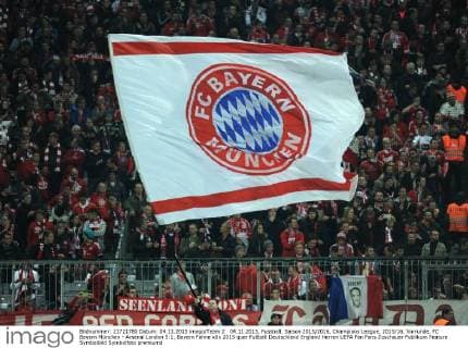 04.11.2015, Fussball, Saison 2015 2016, Champions League, 2015 16, Vorrunde, FC Bayern München - Arsenal London 5:1, Bayern Fahne