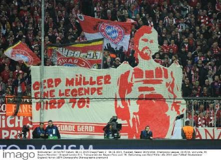 04.11.2015, Fussball, Saison 2015 2016, Champions League, 2015 16, Vorrunde, FC Bayern München - Arsenal London 5:1, Transparent der Bayern Fans zum 70. Geburtstag von Gerd Müller