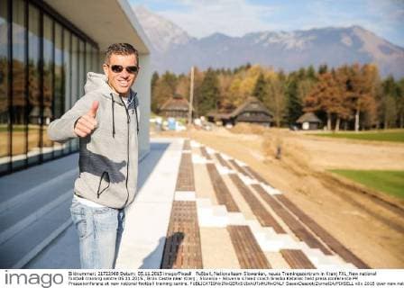 Fußball, Nationalteam Slowenien, neues Trainingszentrum in Kranj PXL_New national football training centre 05.11.2015., Brdo Castle near Kranj , Slovenia - Slovenia s head coach Srecko Katanec held press conference PK Pressekonferenz at new national football training centre.  SasaxDespot Zurnal24 PIXSELL