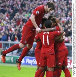 ALABA David Team FC Bayern Muenchen Jubel um Torschuetzen ALABA David UEFA Cchampions League Saison 2015-2016 Gruppe F FC Bayern Muenchen-Arsenal FC 5 : 1 am 04. November 2015 in Muenchen 