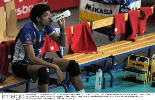 VOLLEYBALL - CEV CL, Tirol vs Kazan INNSBRUCK,AUSTRIA,05.NOV.15 - VOLLEYBALL - CEV Champions League, Hypo Tirol Volleyball vs Zenit Kazan. Image shows Douglas Duarte Da Silva (Tirol). GEPAxpictures xAmirxBeganovic