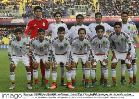 Football, FIFA U-17 World Cup 2015. Mexico s team before the game for semifinals FIFA U-17 World Cup 2015, at alcaldesa Ester Roa Rebolledo stadium in Concepcion. 05 11 2015. 