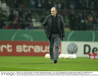 Foto : Kölns Geschäftsführer Jörg Schmadtke Fussball 2. Runde DFB Pokal am Mi. 28.10.2015 Werder Bremen - 1. FC Köln
