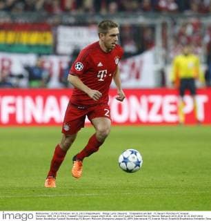 Philipp Lahm (Bayern) . Einzelaktion am Ball . FC Bayern München-FC Arsenal . München, GER, 04.11.2015, Fussball-Champions League 2015-2016 .