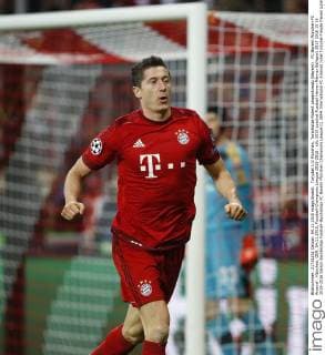 Torjubel 1:0 München, Torschütze Robert Lewandowski (Bayern) . FC Bayern München-FC Arsenal . München, GER, 04.11.2015, Fussball-Champions League 2015-2016 .