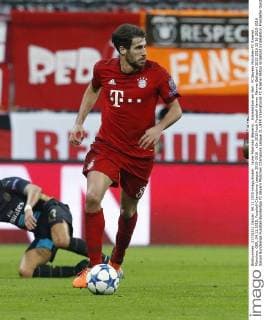 Javier Martinez (Bayern) . Einzelaktion am Ball . FC Bayern München-FC Arsenal . München, GER, 04.11.2015, Fussball-Champions League 2015-2016 .