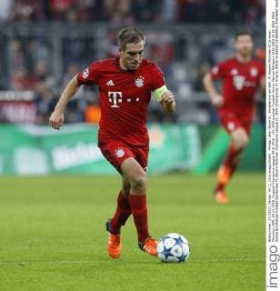 Philipp Lahm (Bayern) . Einzelaktion am Ball . FC Bayern München-FC Arsenal . München, GER, 04.11.2015, Fussball-Champions League 2015-2016 .