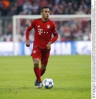 Thiago (Bayern) . Einzelaktion am Ball . FC Bayern München-FC Arsenal . München, GER, 04.11.2015, Fussball-Champions League 2015-2016 .