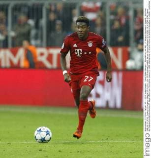 David Alaba (Bayern) . Einzelaktion am Ball . FC Bayern München-FC Arsenal . München, GER, 04.11.2015, Fussball-Champions League 2015-2016 .