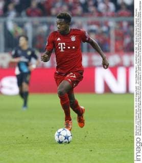 David Alaba (Bayern) . Einzelaktion am Ball . FC Bayern München-FC Arsenal . München, GER, 04.11.2015, Fussball-Champions League 2015-2016 .