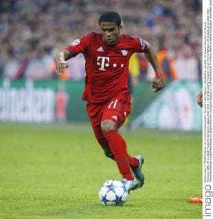 Douglas Costa (Bayern) . Einzelaktion am Ball . FC Bayern München-FC Arsenal . München, GER, 04.11.2015, Fussball-Champions League 2015-2016 .