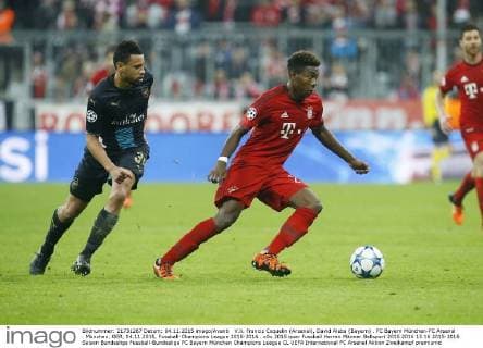 V.li. Francis Coquelin (Arsenal), David Alaba (Bayern) . FC Bayern München-FC Arsenal . München, GER, 04.11.2015, Fussball-Champions League 2015-2016 .