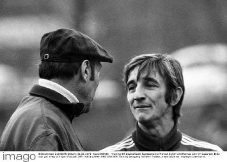 Training BR Deutschland, Bundestrainer Helmut Schön und Hannes Löhr im Gespräch