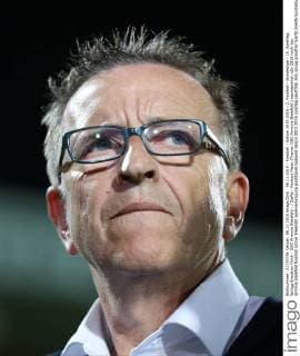 06.11.2015 - Fussball - Saison 2015 2016 - 2. Fussball - Bundesliga - 14. Spieltag: SpVgg Greuther Fürth - DSC Arminia Bielefeld - DaMa - Norbert Meier (Trainer DSC Arminia Bielefeld ) nachdenklich
