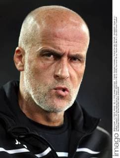 Trainer Michael Frontzeck Portrait Porträt Portraet Einzelbild close up Fußball Fussball DFL Bundesliga Herren Saison 2015 2016 06.11.2015 Hannover 96 vs. Hertha BSC Berlin