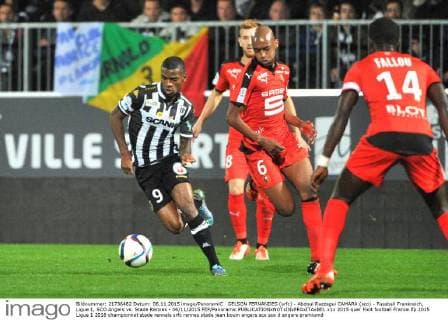GELSON FERNANDES (srfc) - Abdoul Razzagui CAMARA (sco) - Fussball Frankreich, Ligue 1, SCO Angers vs. Stade Rennes - 06 11 2015 FEP Panoramic 