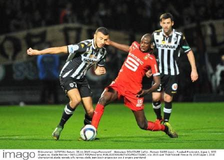 Abdoulaye DOUCOURE (srfc) - Romain SAISS (sco) - Fussball Frankreich, Ligue 1, SCO Angers vs. Stade Rennes - 06 11 2015 FEP Panoramic 