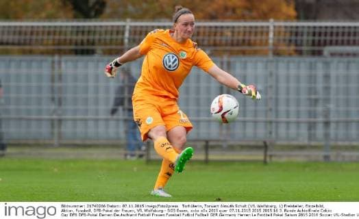 Torhüterin, Torwart Almuth Schult (VfL Wolfsburg, 1) Freisteller, Einzelbild, Aktion, Fussball, DFB-Pokal der Frauen, VfL Wolfsburg - SGS Essen, xobx