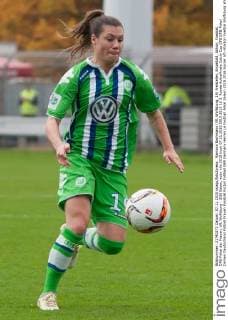 Ramona Bachmann (VfL Wolfsburg, 19) Freisteller, Einzelbild, Aktion, Fussball, DFB-Pokal der Frauen, VfL Wolfsburg - SGS Essen, xobx