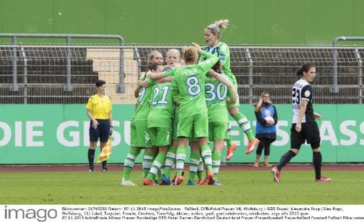 Fußball, DFB-Pokal Frauen VfL Wolfsburg - SGS Essen; Alexandra Popp (Alex Popp, Wolfsburg, 11) Jubel, Torjubel, Freude, Emotion, Torerfolg, Aktion, action, goal, goal celebration, celebrates. xtgx