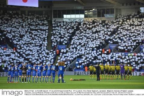 07.11.2015. King Power Stadium, Leicester, England. Barclays Premier League. Leicester versus Watford. Players observe a minute s silence as part of the Remembrance Day celebrations before kick off. xAndyxThompsonx  ActionPlus11680391