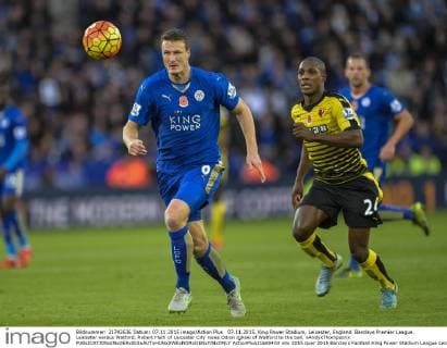 07.11.2015. King Power Stadium, Leicester, England. Barclays Premier League. Leicester versus Watford. Robert Huth of Leicester City races Odion Ighalo of Watford to the ball. xAndyxThompsonx  ActionPlus11680403