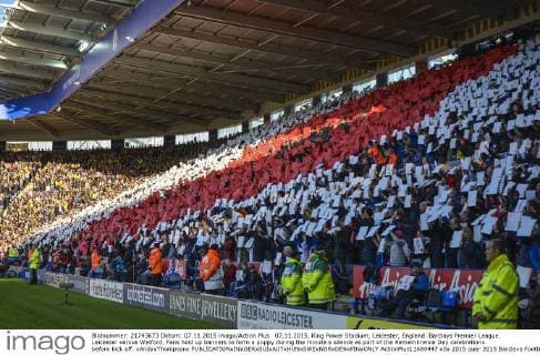 07.11.2015. King Power Stadium, Leicester, England. Barclays Premier League. Leicester versus Watford. Fans hold up banners to form a poppy during the minute s silence as part of the Remembrance Day celebrations before kick off. xAndyxThompsonx  ActionPlus11680447