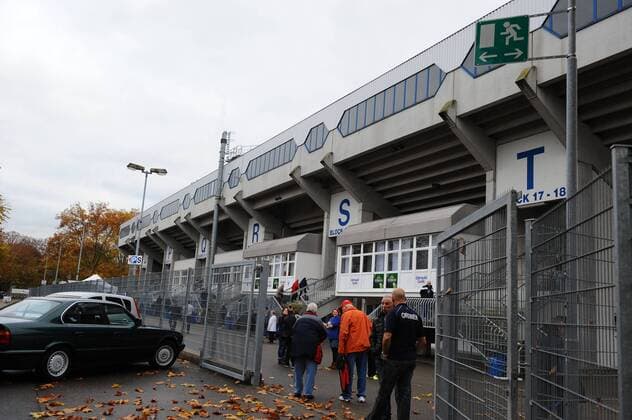 07.11.2015, SV Waldhof Mannheim - Außenbereich des Carl-Benz-Sadions. - ksp