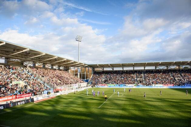 7. November 2015: Chemnitz, Stadion an der Gellertstrasse: Fussball 3. Liga, 16. Spieltag: Chemnitzer FC - : Übersicht über das Stadion an der Gellertstraße in Chemnitz waehrend des Spiels.