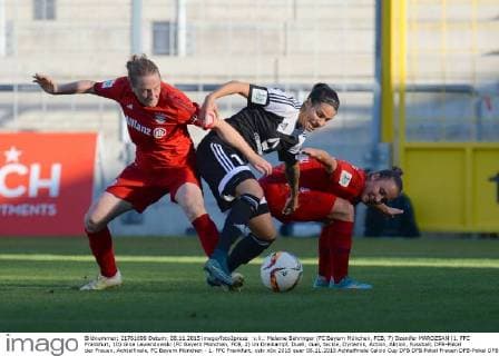 v.li.: Melanie Behringer (FC Bayern München, FCB, 7) Dzenifer MAROZSAN (1. FFC Frankfurt, 10) Gina Lewandowski (FC Bayern München, FCB, 2) im Dreikampf, Duell, duel, tackle, Dynamik, Action, Aktion, Fussball, DFB-Pokal der Frauen, Achtelfinale, FC Bayern München - 1. FFC Frankfurt, xslx