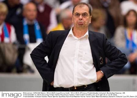 08.11.2015, ZF Arena, Friedrichshafen Volleyball, Bundesliga Maenner, VfB Friedrichshafen vs. Berlin Recycling Volleys Stelian Moculescu (Trainer Coach Friedrichshafen)